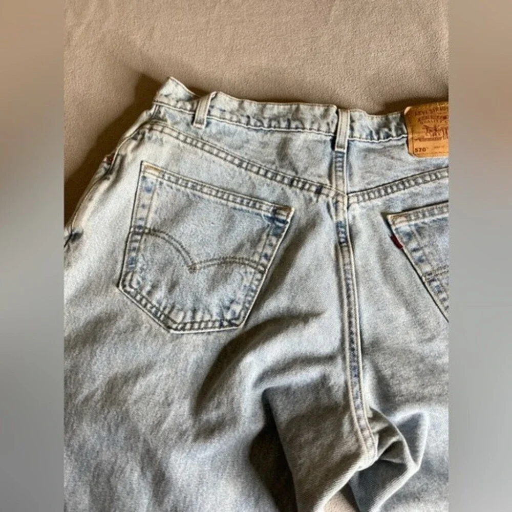 Vintage Levi’s 570 Jeans Size 36x32 baggy fit made in USA